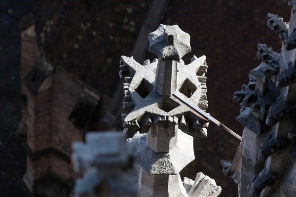 Quels sont les avantages du boîtier PC NZXT H510 Elite pour une construction esthétique avec éclairage RGB ?